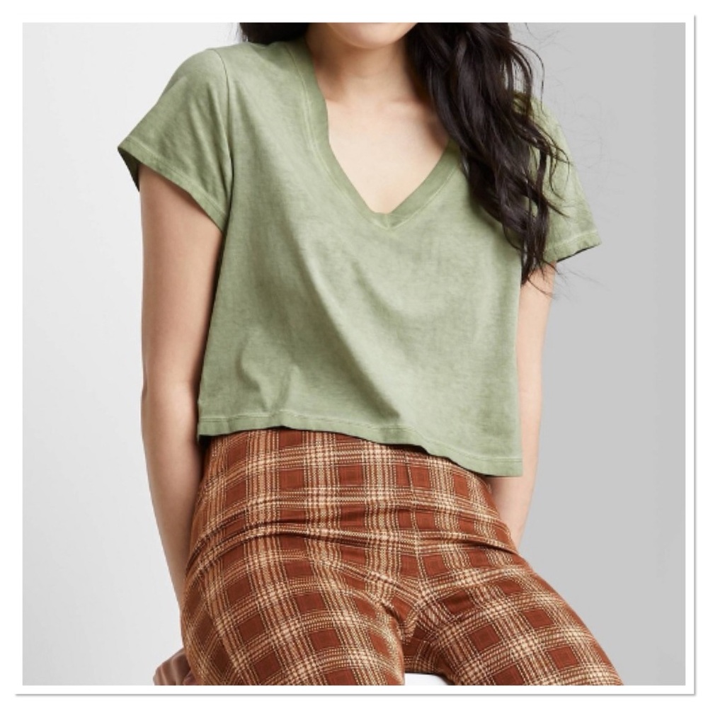 Women’s Short Sleeve Boxy V-Neck T-Shirt Wild Fable